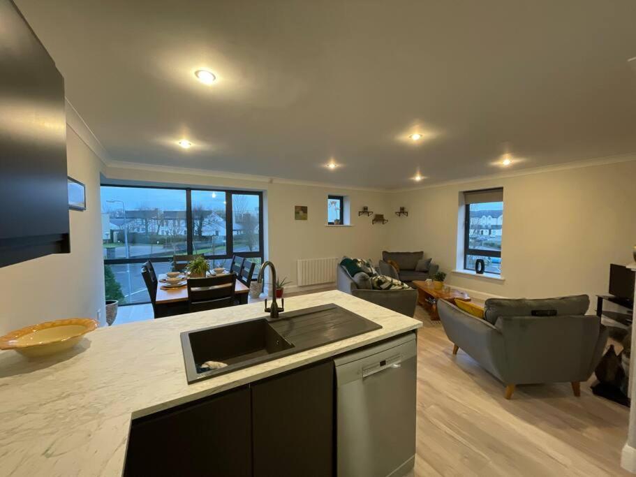 Entire Apartment , Centre Carrick on Shannon Eksteriør bilde